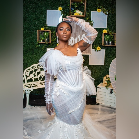 Wedding dress by Lena Berisha, large, ivory - Picture 5 of 9